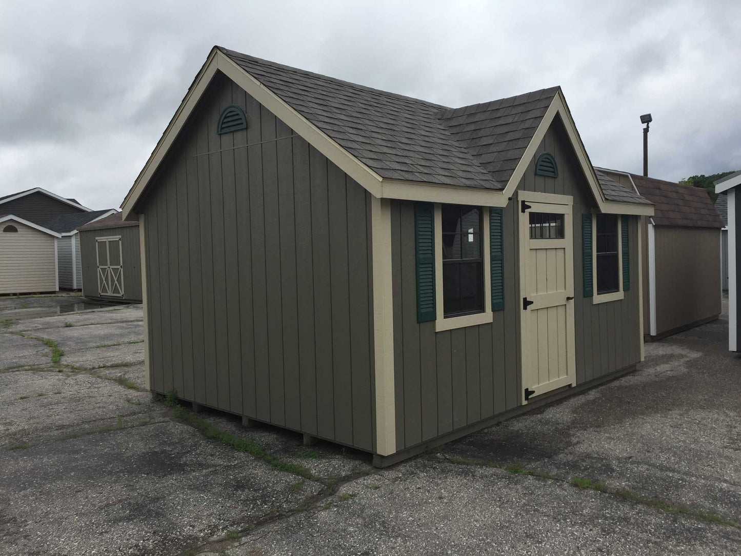 Chalet - Painted w/ Deluxe Pkg