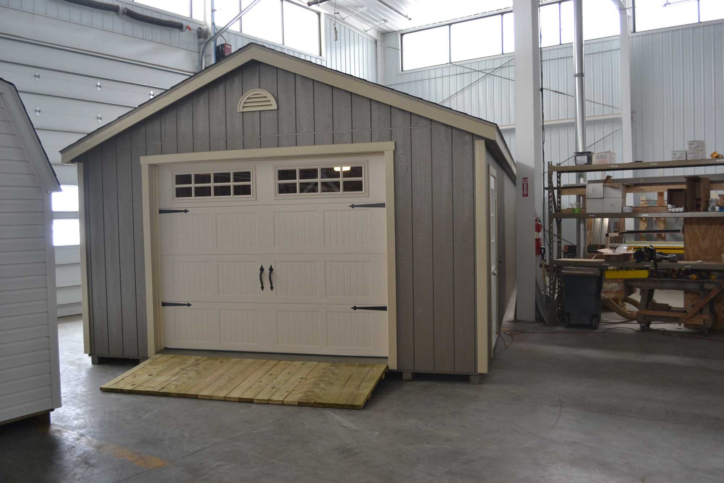 Garage - Painted w/ Deluxe Pkg